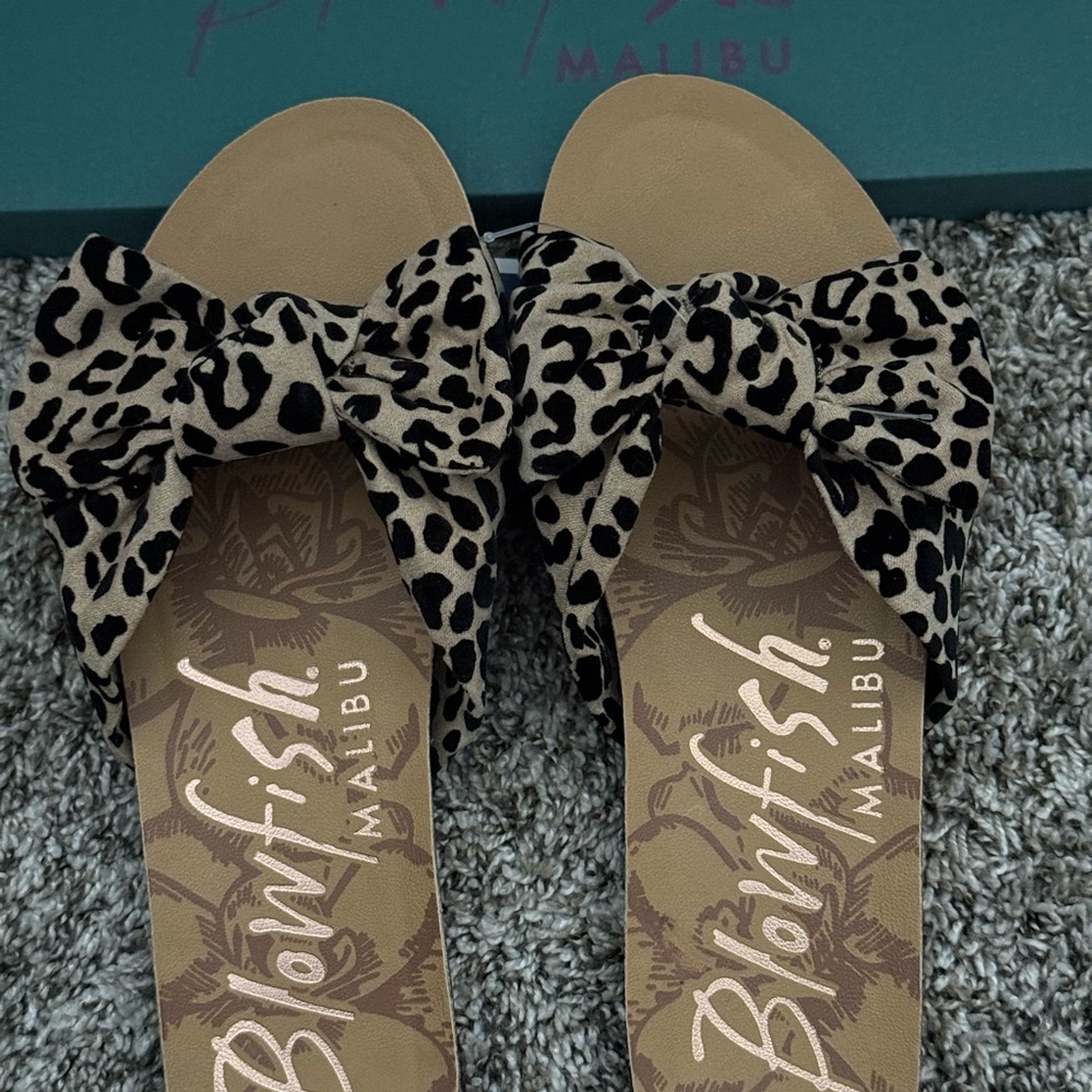 Blowfish Tan and Black Bow Sandals